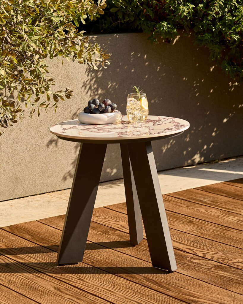 Bianco black with white calacatta garden side table Front