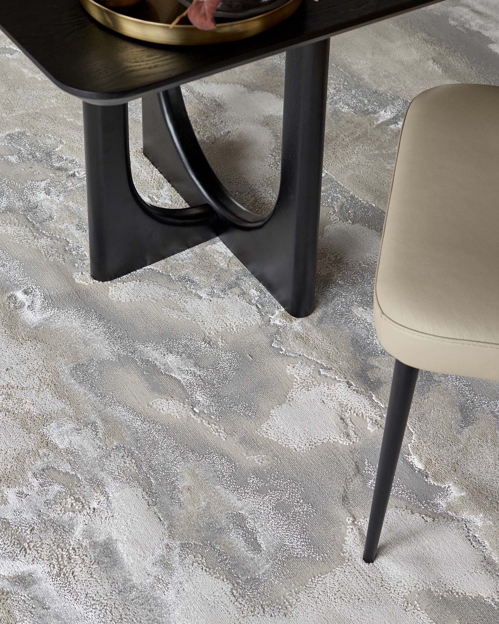 Dusk England Perla silver textured small rug Back